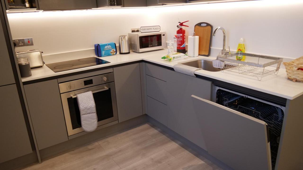 Stylish 2 Bedrooms, 2 Bathrooms With Workspace In Milton Keynes Esterno foto