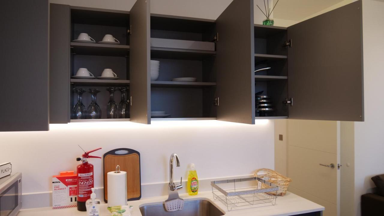 Stylish 2 Bedrooms, 2 Bathrooms With Workspace In Milton Keynes Esterno foto